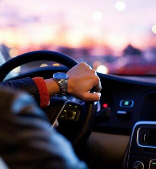 Kjøretime: En viktig milepæl på veien til førerkort